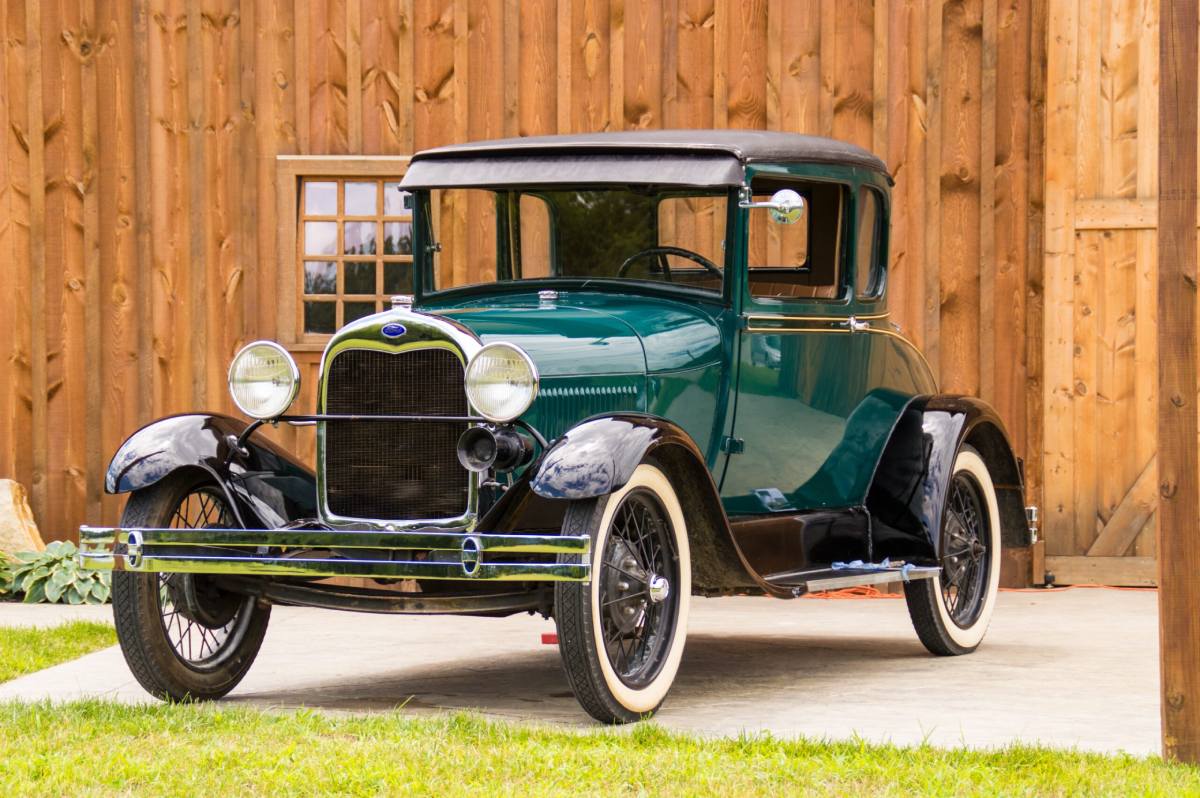 How old does a car have to be to be an antique in Indiana