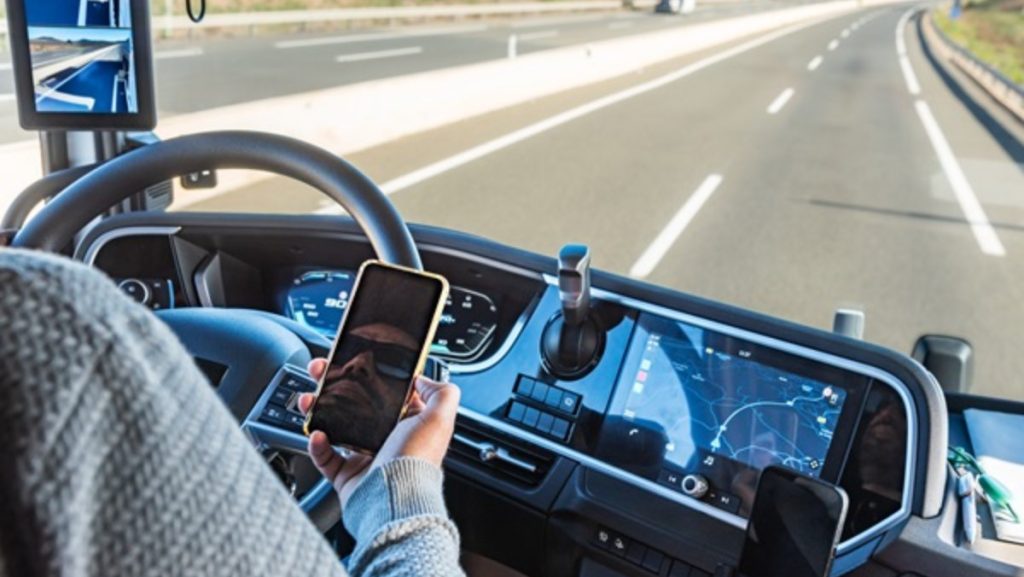 Distracted Driving in Trucking