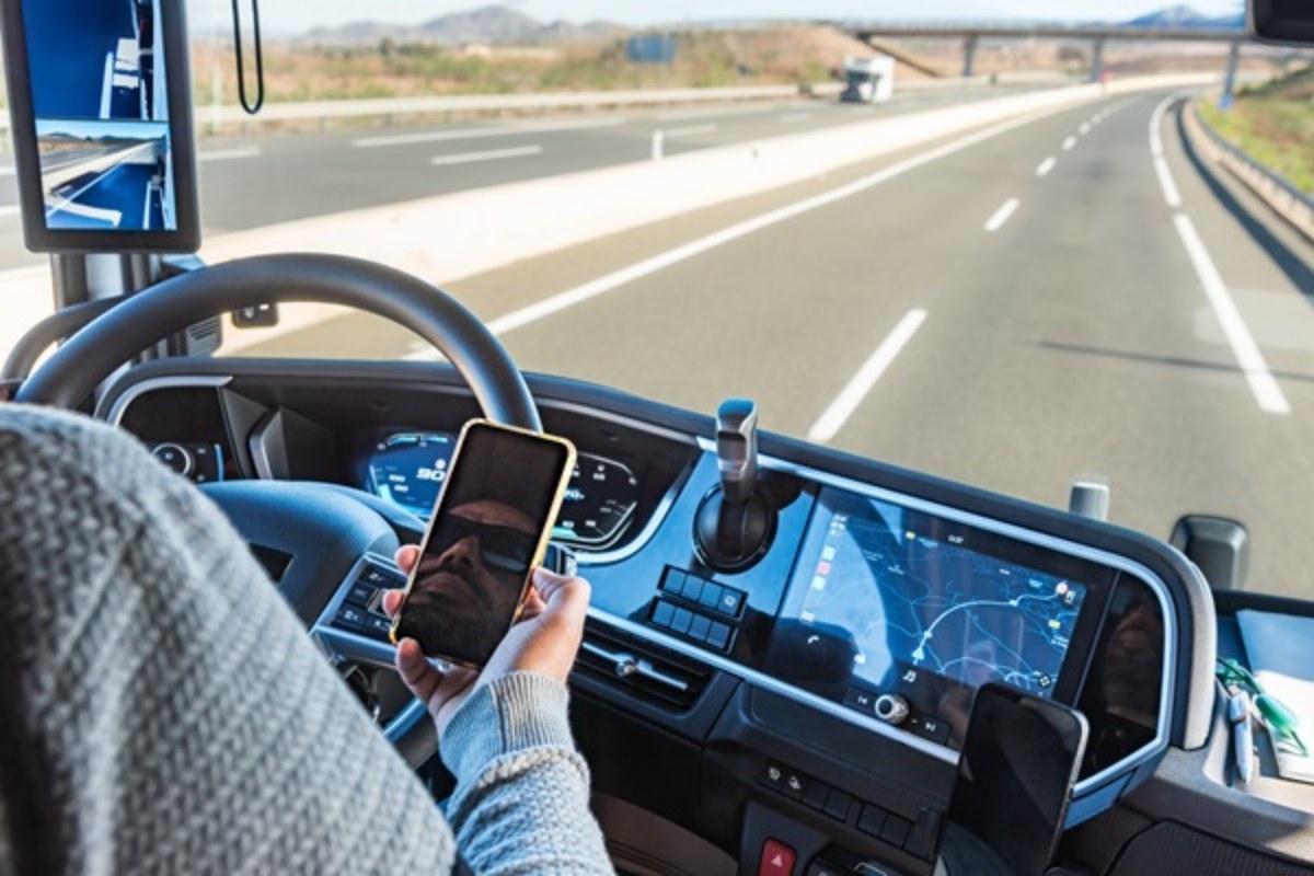 Distracted Driving in Trucking